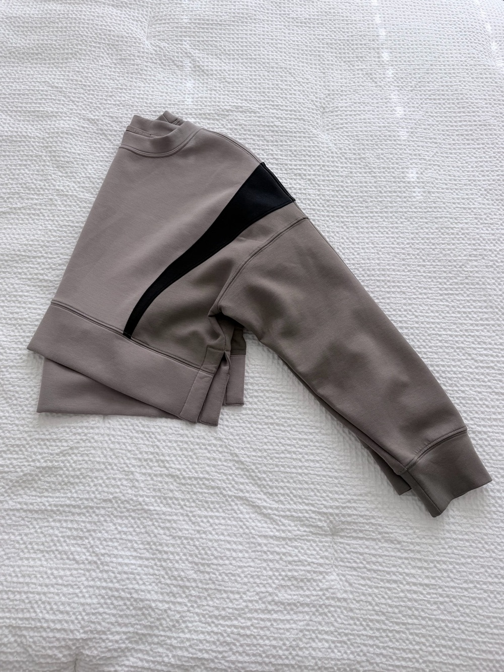 Abercrombie & Fitch YPB Cropped Taupe Sweatshirt with Black Panels - Picture 3 of 10